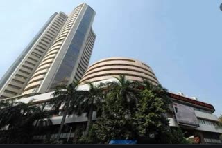 शुरुआती कारोबार में Sensex 350 अंक से ज्यादा लुढ़का, NIFTY भी 17,500 के नीचे