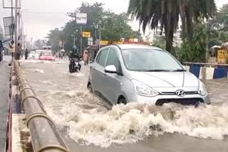 कोलकाता में भारी बारिश