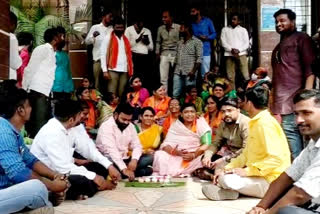 shivsena paid homage