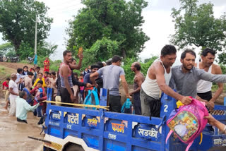 Villagers rescued students by risking their life in Pandhana of Khandwa district