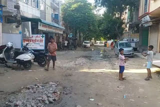 damaged road in gautampuri