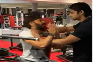 what-happened-was-that-riteish-deshmukh-had-to-join-hands-with-the-gym-trainer