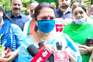 meenakshi lekhi inaugurates synthetic walking track in delhi