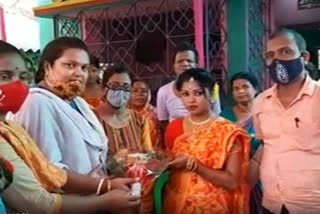 child-line-members-are-invited-in-a-marriage-in-siuri-birbhum