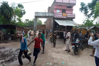 Police lathi charge on farmers uproar over fertilizer in Aurangabad