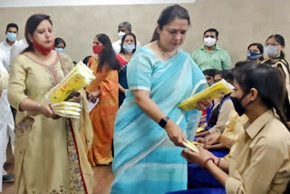 central minister minakshi lekhi started seva aur samarpan abhiyan