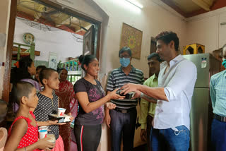 actor Yash Dasgupta visit a shelter home at south kolkata