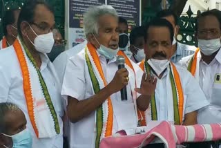 Oommen Chandy  Oommen Chandy Government  Government suppresses opinions  Oommen Chandy News  ഉമ്മൻചാണ്ടി  സര്‍ക്കാറിനെതരെ ഉമ്മൻചാണ്ടി  അഭിപ്രായങ്ങളെ അടിച്ചമർത്തുന്നു  സര്‍ക്കാര്‍ അഭിപ്രായങ്ങളെ അടിച്ചമർത്തുന്നു