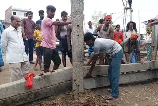 People protest against siege of illegal railway crossing in Patna