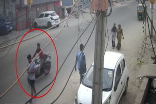 police arrested bike rider snatcher in ghaziabad