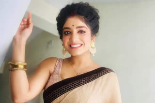 Television Actress Manosi Sengupta Unhappy with Madan Mitras music video