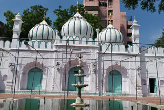 first mosque in delhi was built during the reign of mughal emperor shah jahan