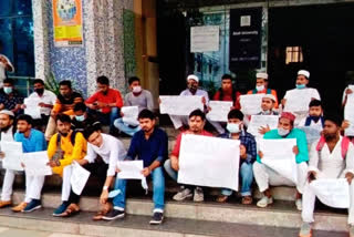 عالیہ یونیورسٹی کی زمین دوسرے ادارے کو دینے کے خلاف طلبا کا احتجاج