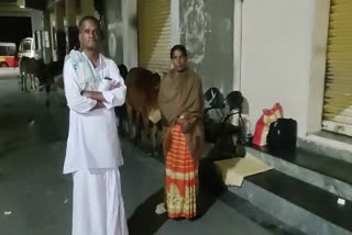 gurumatakal tahashildar helps for couple who staying in bus stand from few day