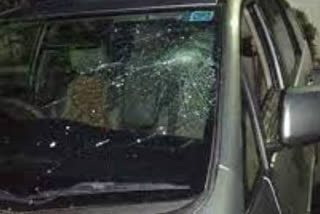 The insane man  cracked the windows of vehicles in vijayawada