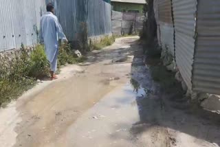 locals facing problem due to pathetic condition of road in bandipora