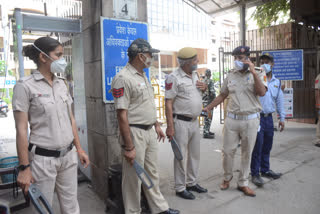 questions-raised-on-security-arrangements-of-delhi-police-after-gang-war-in-rohini-court-delhi