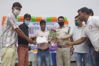 bargarh sankalp paribar felicitation to  golden boy pramod bhagat