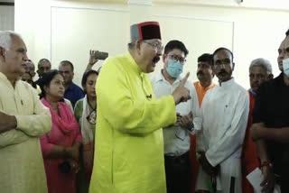 cabinet-minister-satpal-maharaj-lashed-out-at-doctors-in-satpuli-hospital