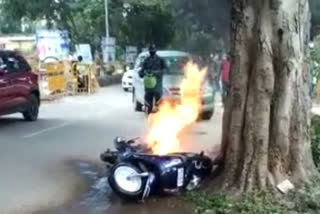 ಚಲಿಸುತ್ತಿದ್ದ ವಾಹನಕ್ಕೆ ಆಕಸ್ಮಿಕ ಬೆಂಕಿ