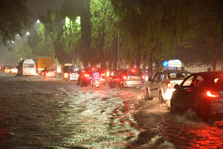 heavy-rains-in-hyderabad-in-many-areas-one-fell-into-a-drainage-ditch-and-drowned