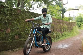 build two-wheeler  Fahadh Shah  Fahadh Shah malappuram  ഫഹദ് ഷാ  ഇരുചക്രവാഹനം നിമിച്ച് ഫഹദ് ഷാ  പുത്തനത്താണി വാര്‍ത്ത  അതിരുമട