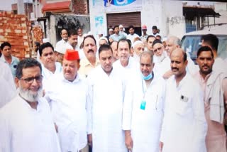 samajwadi party delegation met with maulana kaleem siddiqui family in muzaffarnagar