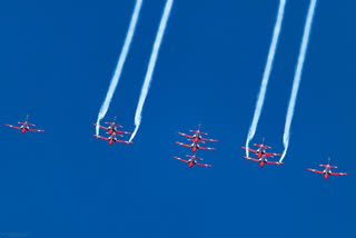 IAF conducts awe-inspiring air show over Dal Lake in Srinagar  IAF  Dal Lake  Srinagar  ഇന്ത്യന്‍ വായുസേന  ആസാദി കി അമൃത് മഹോത്സവ്  അഭ്യാസ പ്രകടനങ്ങള്‍  ഐഎഎഫ് ആകാശ ഗംഗ