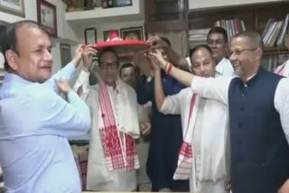 a-group-of-mlas-from-lower-assam-at-the-residence-of-eminent-writer-dr-nagen-saikia