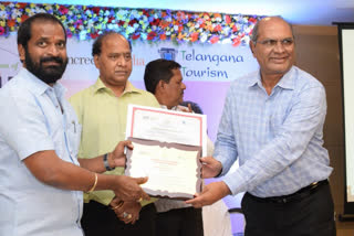 Ramoji Film City  Hyderabad  Telangana  Ramoji Film City bags excellence awards in tourism  Dolphin Group  Srinivas Goud  തെലങ്കാന സര്‍ക്കാര്‍ ടൂറിസം അവാര്‍ഡ്  റാമോജി ഫിലിം സിറ്റി  ഡോള്‍ഫിന്‍ ഹോട്ടല്‍സ്  ടൂറിസം വകുപ്പ്  തെലങ്കാന ടൂറിസം