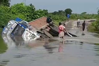 lorry accident due to rain, suryapet lorry accident