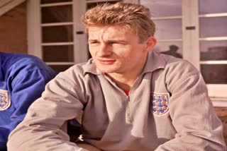 Roger Hunt dies  Roger Hunt aged 83  Liverpool FC  England FA  Roger Hunt  खेल समाचार  Sports news  Former Liverpool