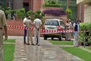 Police Constable Commits Suicide Outside Delhi High court