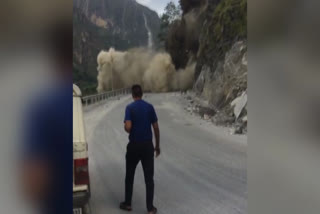 badrinath-highway-obstructed-near-tangri-village