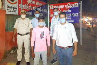 Metro Special Staff Police arrested accused in delhi