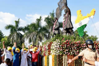BJP leader sprinkles 'Gangajal' at Shaheedi park after Kanhaiya Kumar visit