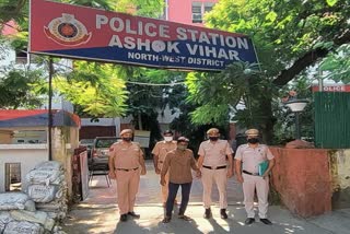 पुलिस की गिरफ्त में आरोपी