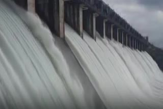 2 lakh cusecs of water releases from Ukai Dam in Gujarat