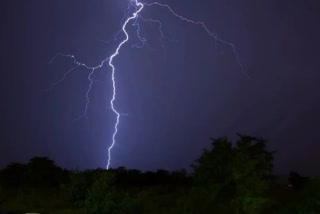 heavy rainfall kerala  thunderstorms and lightning strikes in kerala  warning of heavy rainfall  ഇടിമിന്നലോടു കൂടിയ മഴയ്ക്കു സാധ്യത  കനത്ത മഴ  മഴയ്ക്കു സാധ്യത