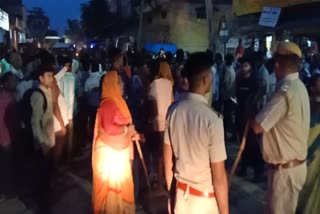 People demonstrated after the death of a woman injured in a road accident in Dholpur, dholpur news, rajasthan news