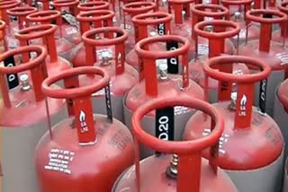 Gas Cylinder Price : મોંધવારી નો વધુ એક મારો,  વ્યાપારી સિલિન્ડરની કિંમતોમાં 43:50 રૂપિયાનો વધારો કરાયો