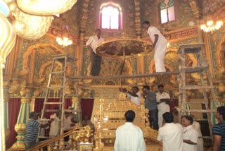 gemmy-throne-preparation-in-mysore-palace