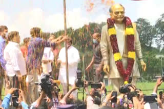 bronze statue of allu ramalingaiah