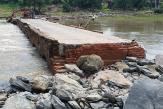 Roads Transport Collapsed Between Raniganj-Asansol for Landslide in Raniganj