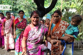 agitation at purulia municipality in demand of polythene sheet