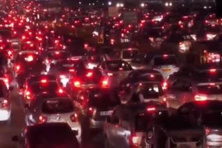 gurugram heavy traffic jam
