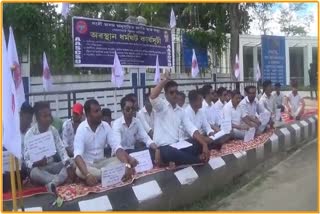 Anusuchit Jati Yuva Chatra Santha protest at Numaligarh refinery main gate