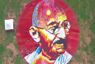 gandhi jayanti special balloon portrait of mahatma gandhi made by davinchi suresh won asia book of records  gandhi jayanti special balloon portrait of mahatma gandhi by davinchi suresh won asia book of records  gandhi jayanti  gandhi jayanti balloon portrait of mahatma gandhi  gandhi jayanti balloon portrait  balloon portrait of mahatma gandhi made by davinchi suresh  davinchi suresh gandhi  balloon gandhi  davinchi suresh won asia book of records  mahatma gandhi balloon portrait  mahatma gandhi balloon portrait won asia book of records  asia book of records  റെക്കോഡ് നേടി ഡാവിഞ്ചി സുരേഷിന്‍റെ കലാ വിസ്‌മയം  റെക്കോഡ് നേടി ഡാവിഞ്ചി സുരേഷിന്‍റെ ഗാന്ധി ചിത്രം  റെക്കോഡ് നേടി ഡാവിഞ്ചി സുരേഷിന്‍റെ ബലൂണിൽ തീർത്ത ഗാന്ധി ചിത്രം  ബലൂണിൽ തീർത്ത ഗാന്ധി ചിത്രം  ബലൂണിൽ തീർത്ത ഗാന്ധി രൂപം  ഡാവിഞ്ചി സുരേഷ്  ഡാവിഞ്ചി സുരേഷ് ഗാന്ധി ബലൂൺ  ഡാവിഞ്ചി സുരേഷ് ഗാന്ധി  ഡാവിഞ്ചി സുരേഷ് ബലൂൺ  ഗാന്ധി ബലൂൺ  ഗാന്ധിജയന്തി  മഹാത്മാഗാന്ധി  മഹാത്മാഗാന്ധി ചിത്രം  ഗാന്ധിരൂപം  രാഷ്‌ട്രപിതാവിന്‍റെ 152ാം ജന്മദിനം  ഗാന്ധിജിയുടെ 152ാം ജന്മദിനം  ബലൂൺ  ഏഷ്യ ബുക്ക് ഓഫ് റെക്കോഡ്‌സ്  ഒരു ലക്ഷം ബലൂണുകളിൽ ഒരു ഗാന്ധി ചിത്രം