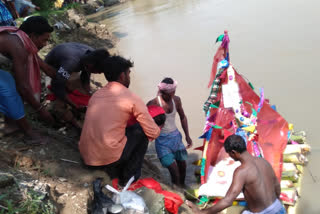 child dead body shed in Ganga