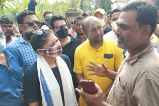 tmc leader saayoni ghosh visits asansol to review flood situation